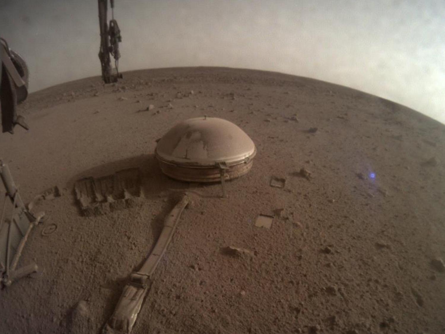  seismometer on the red planet's surface